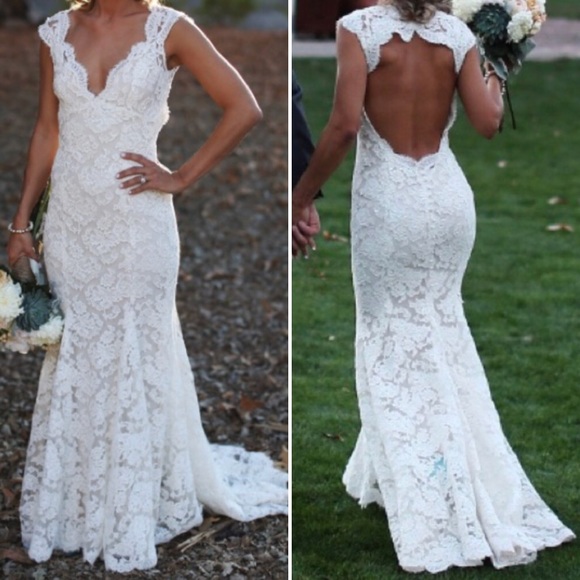 Monique Lhuillier Dresses & Skirts - *Monique Lhuillier “Scarlet” lace wedding dress